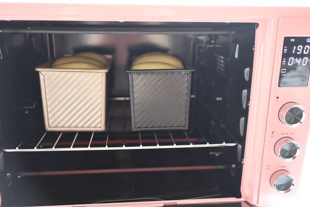 一次发酵成功的手工吐司做法,超柔软奶香吐司的家常做法