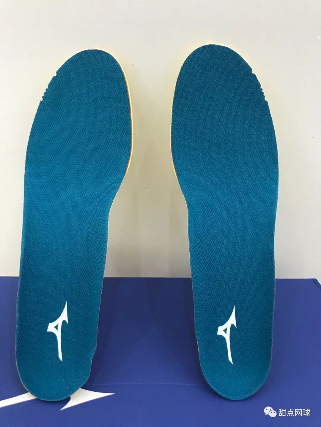 甜点君,美津浓mizuno足球鞋测评