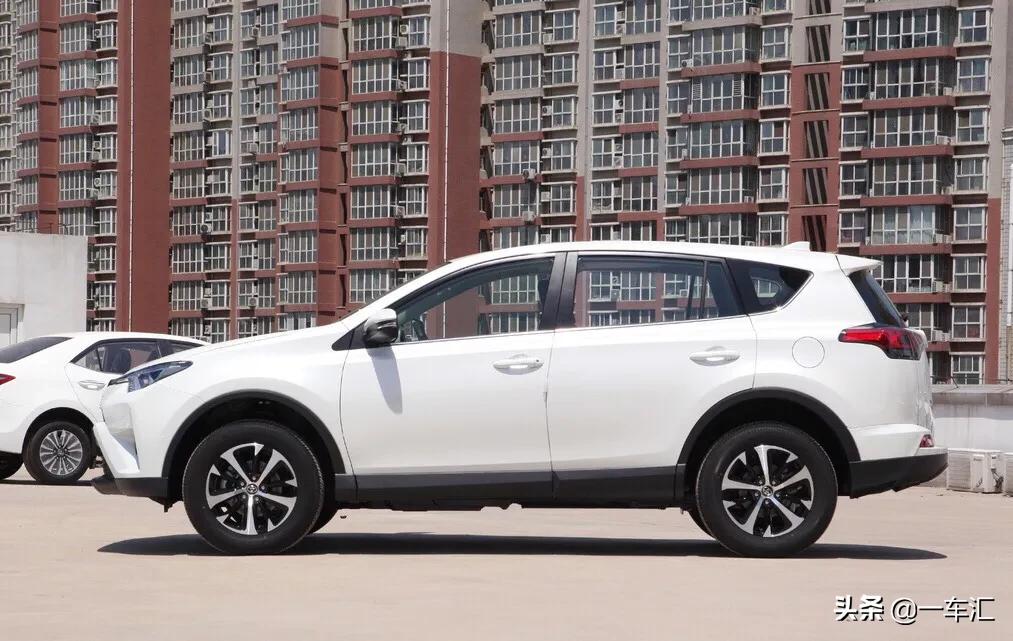 16万多元的丰田RAV4荣放,网友:换代之前,能否学轩逸再火一次