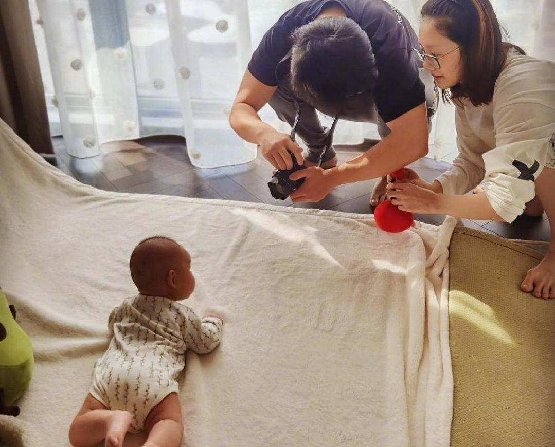 郑恺苗苗为女儿庆祝百天视频,郑恺和女儿百日宴