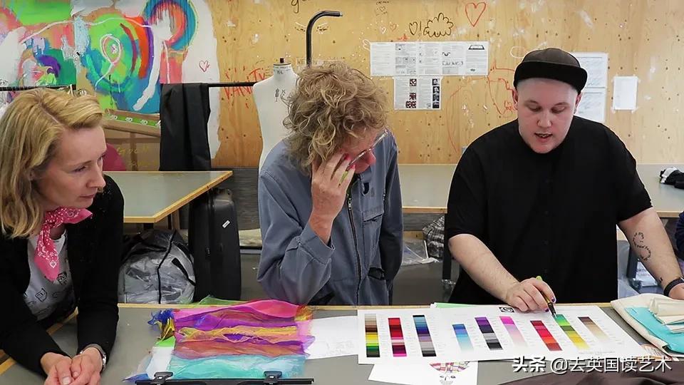 他以一己之力，让UAL的毕业典礼变成“女装大佬”的异装盛会