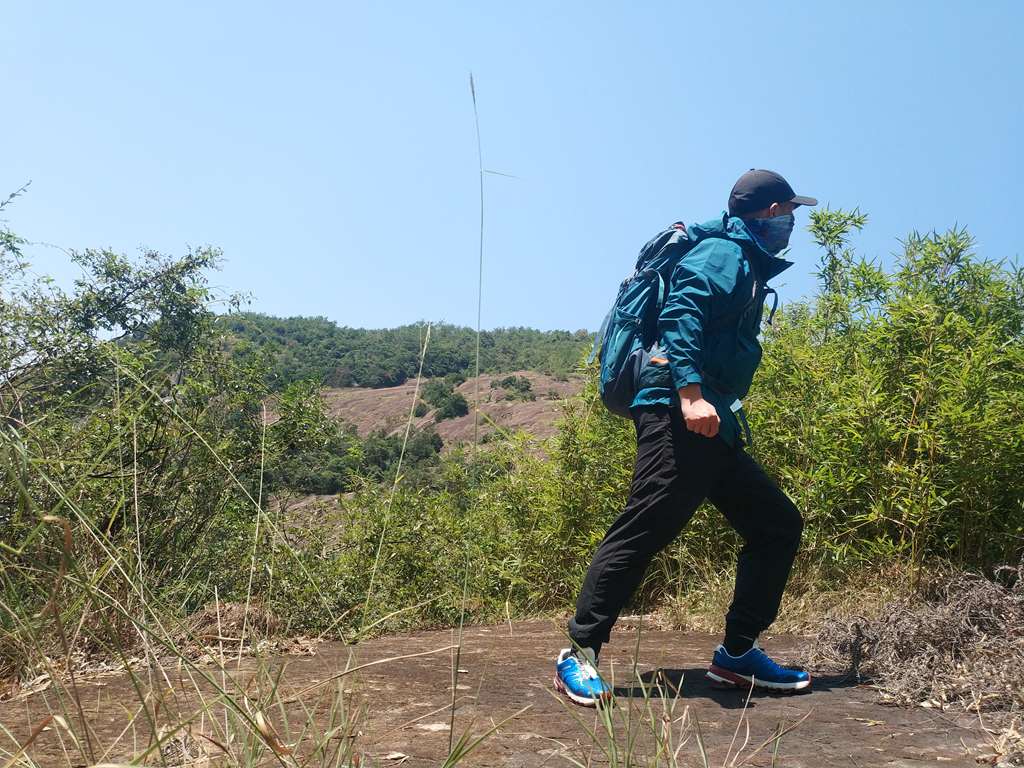 顺心而行--诺诗兰雨影冲锋衣体验