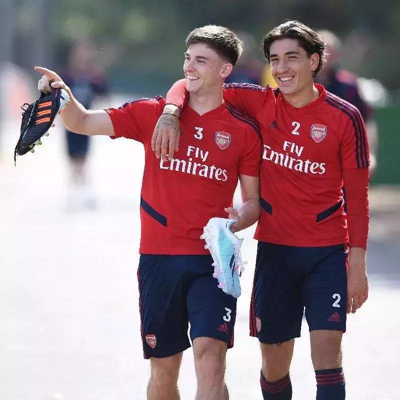 对一款球鞋最痴迷的足球运动员,哪些足球运动员喜欢穿旧款球鞋