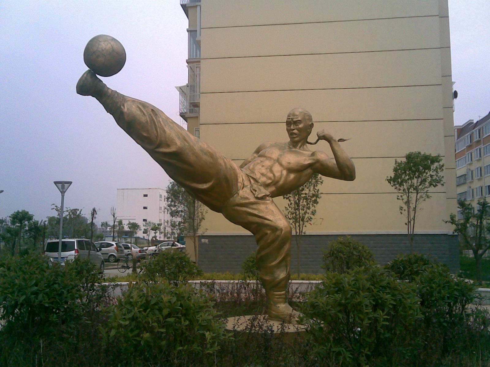 踢足球的好处有哪些,踢足球的好处和危害