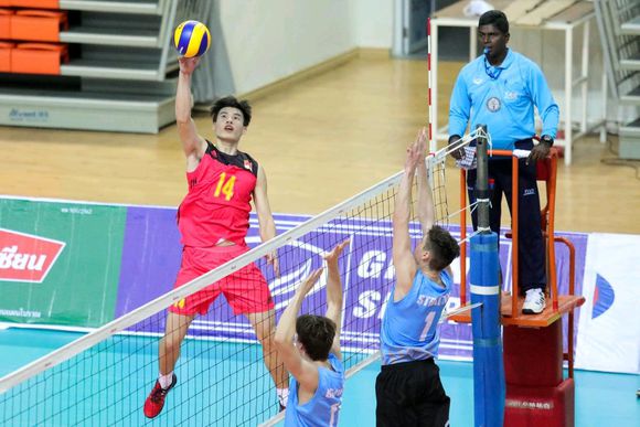 中国男排不敌日本,中国男排2-3惜败日本第四局