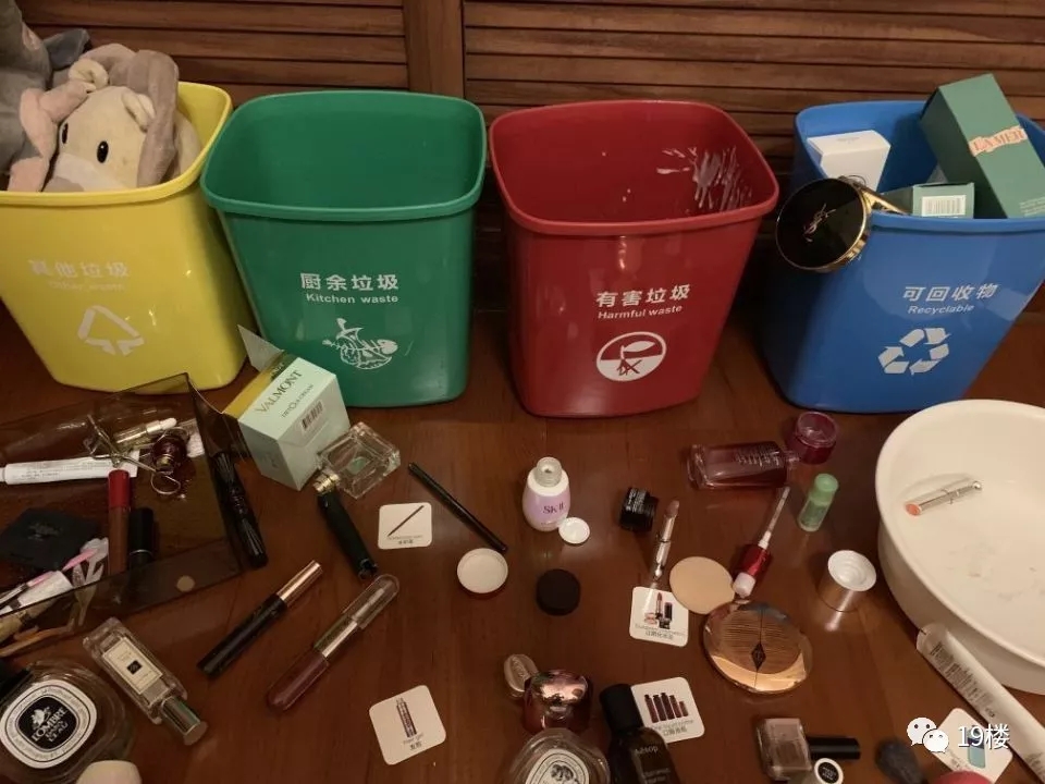 熊孩子垃圾分类妈妈崩溃了,儿童在家里垃圾分类