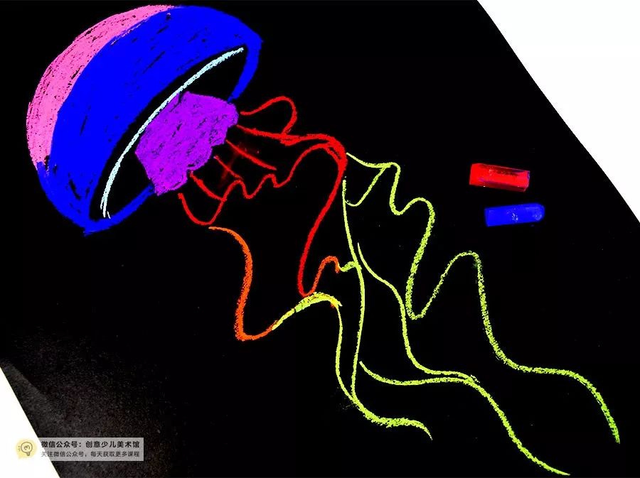 儿童画五彩水母,小红书画梦幻的水母