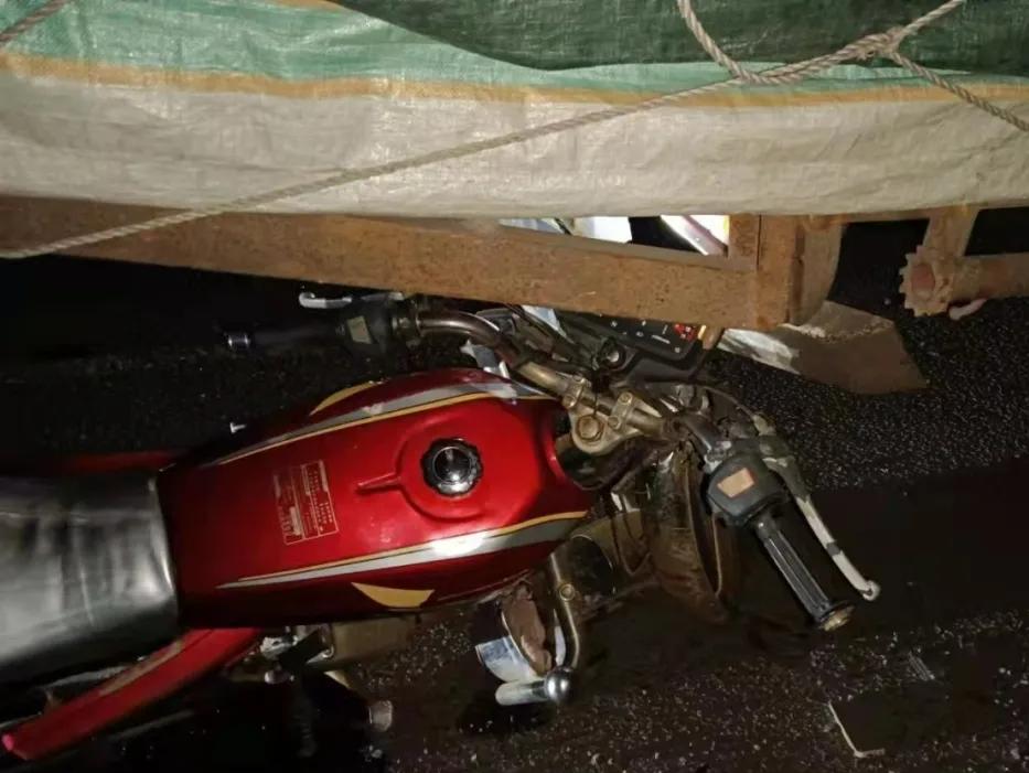 违停被追尾案例,禁停路段停车追尾事故责任