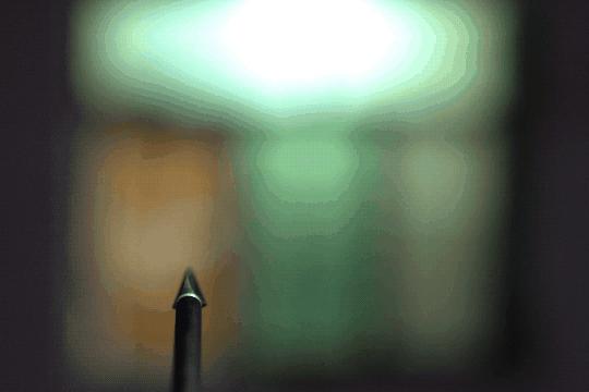 向对面出租屋射了一箭：80后妈妈王莹在城中村的实验艺术