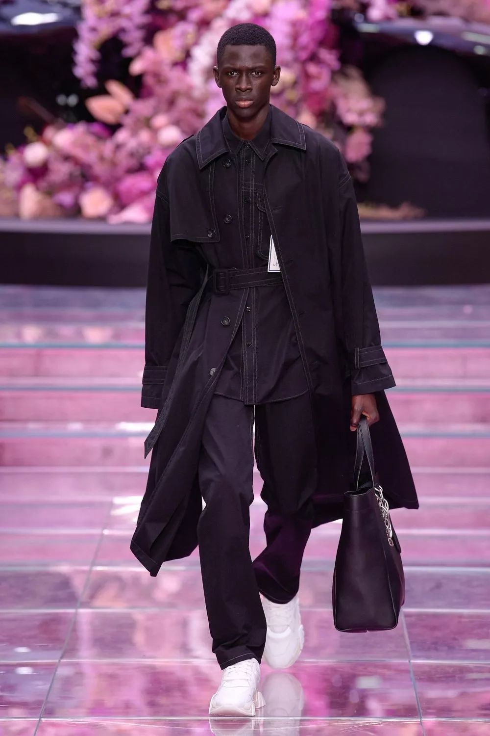 范思哲2018米兰春夏男装大秀,范思哲创意总监donatellaversace