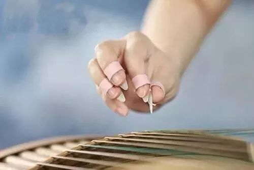 弹古筝如何能做到一个音不错,弹古筝最好的方式