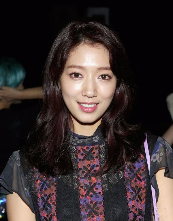 化完妆如何让脸部不那么油腻,化完妆如何让皮肤显得很亮很透