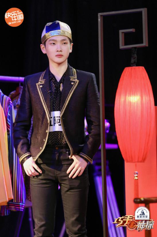 巧手神探杨颖古装图片,巧手神探杨颖踩鸡蛋