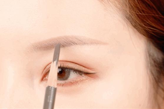 仿真眉和雾眉哪个自然好看,仿真眉和丝雾眉加线条眉哪个好