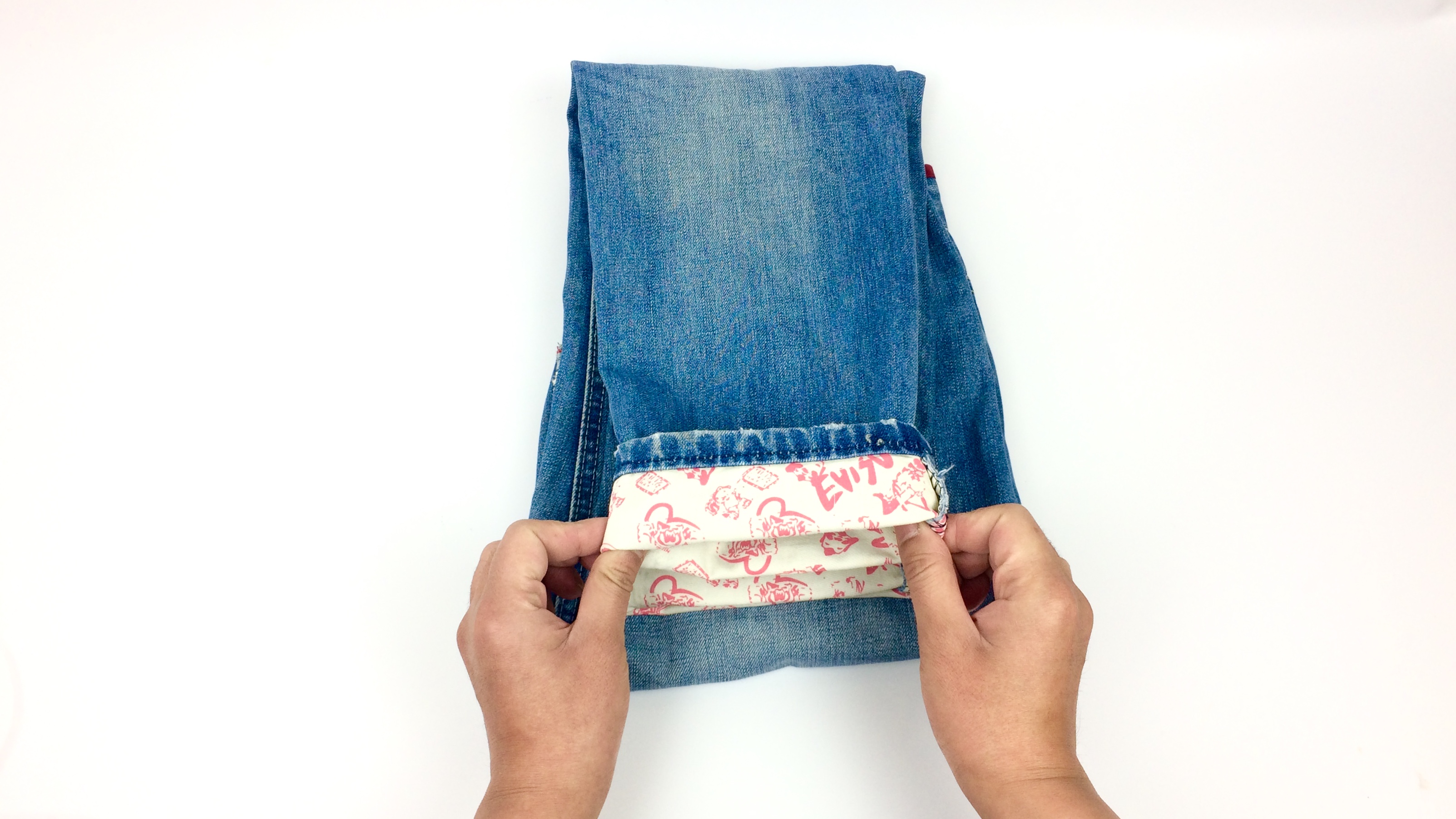 牛仔裤裤脚太长自己怎么修剪,牛仔裤太长裤脚怎么裁剪