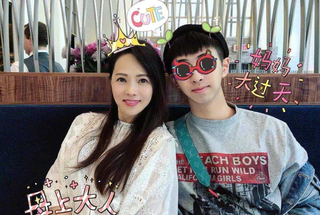 庾恩利出道，挑战白色透视装，曾因穿女装引争议，伊能静转发支持