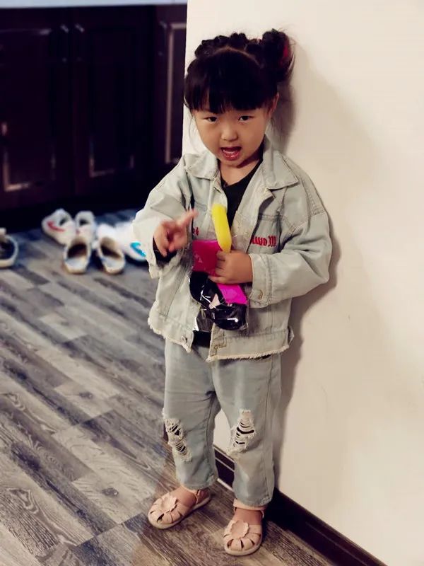 买两双鞋送50双袜子,买双鞋赠送袜子