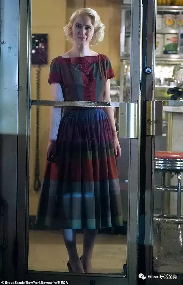 弃出轨前夫再惹桃花，纽约名媛离婚爆红，5000套美裙包裹励志大戏