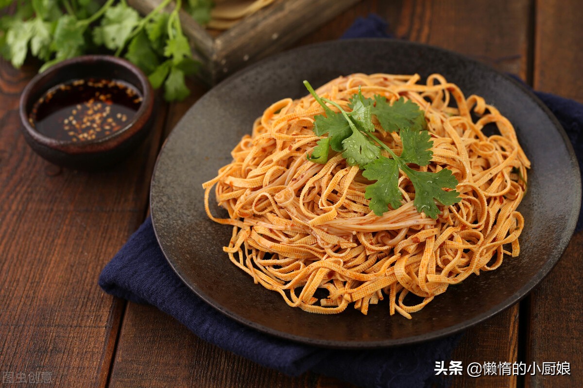 面条要劲道诀窍,油泼面面条怎么和面更劲道