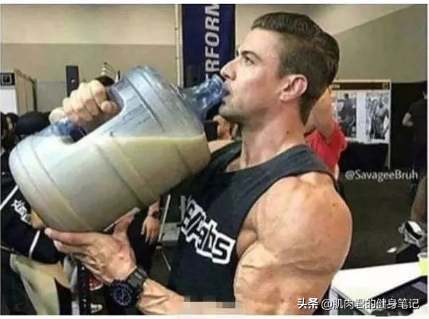 喝蛋粉健身一个月 (吃蛋粉练的肌肉)