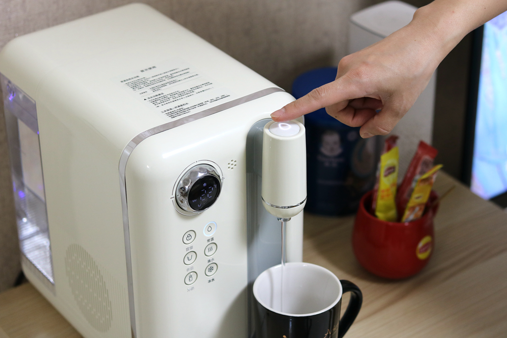 恒温可调半导体制冷水机,grossag和魔凡饮水机哪个好