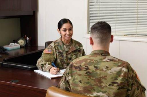 美国人一切向钱看,为了6位数的工资,精神科医生狠心离开部队