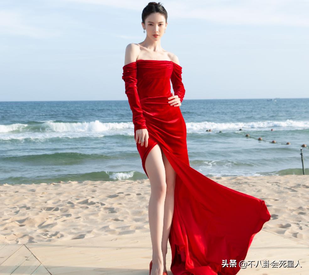 金晨颖儿姜妍环球影视城,金晨穿礼服超瘦