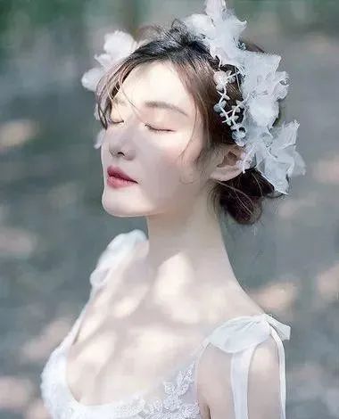 新娘妆容发型图片,新娘妆容教程和简单发型