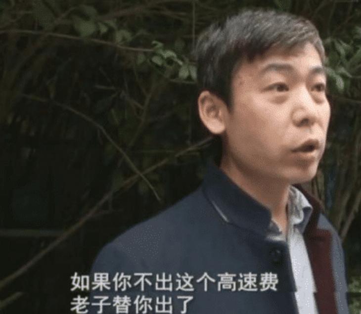 须眉订了早上6点钟的飞机票，半途却因为司机1点不爽而耽搁旅程