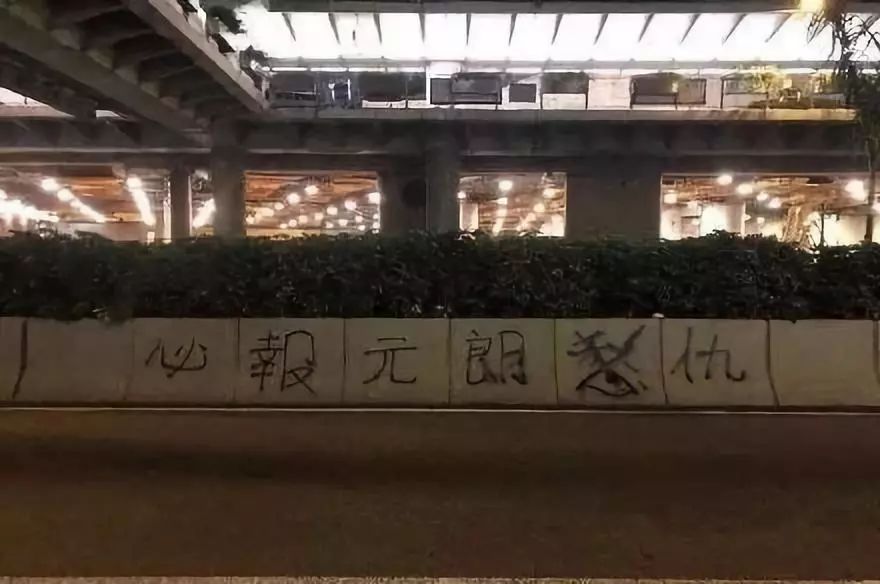 乱港暴徒六大“智熄”瞬间!确认过眼神,是不读书的人……