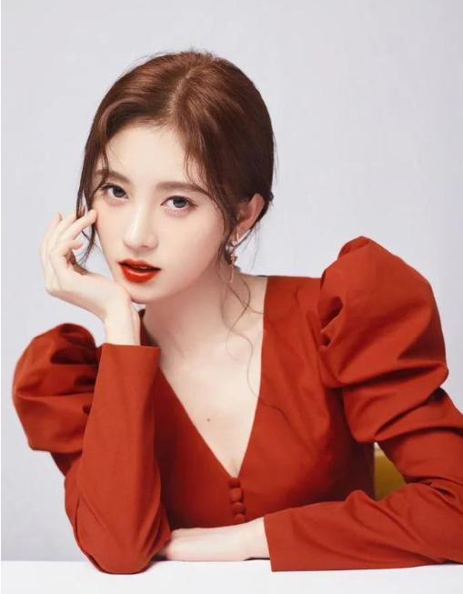 鞠婧祎露渣渣上衣造型,鞠婧祎简直是可爱到了极点的那种