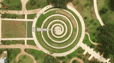 世界上的路本来很平凡，自从遇上设计师，此路非彼路