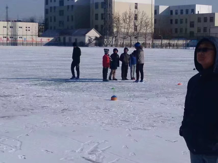 足球小伙踢球,足球小将盛源