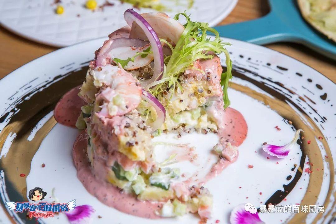 来这家店你真没办法好好吃饭，每道菜都堪比艺术品，好吃到光盘