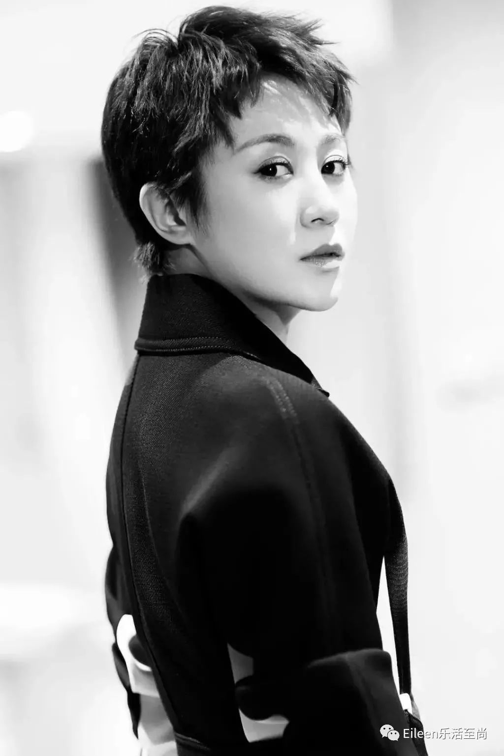 曾被劝整容，坚守姐弟恋，36亿喜剧女王马丽逆流而上自有精彩