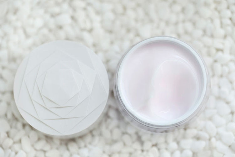 乳液和面霜怎么区别好坏,护肤乳液的正确用法