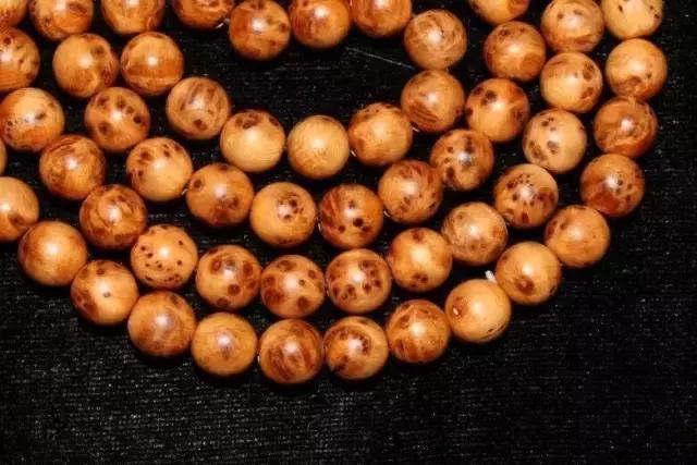 崖柏盘玩正确方法,崖柏摆件的盘玩多久能包浆