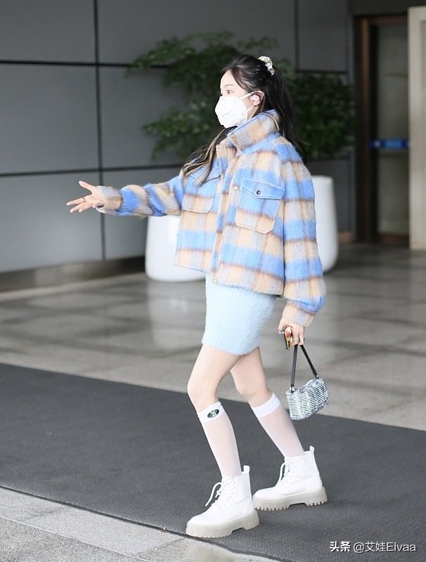 吴宣仪25岁直播视频,吴宣仪穿黑色露腰装