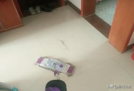 家庭清洁地板小妙招大全,清理地板砖上的水泥污垢