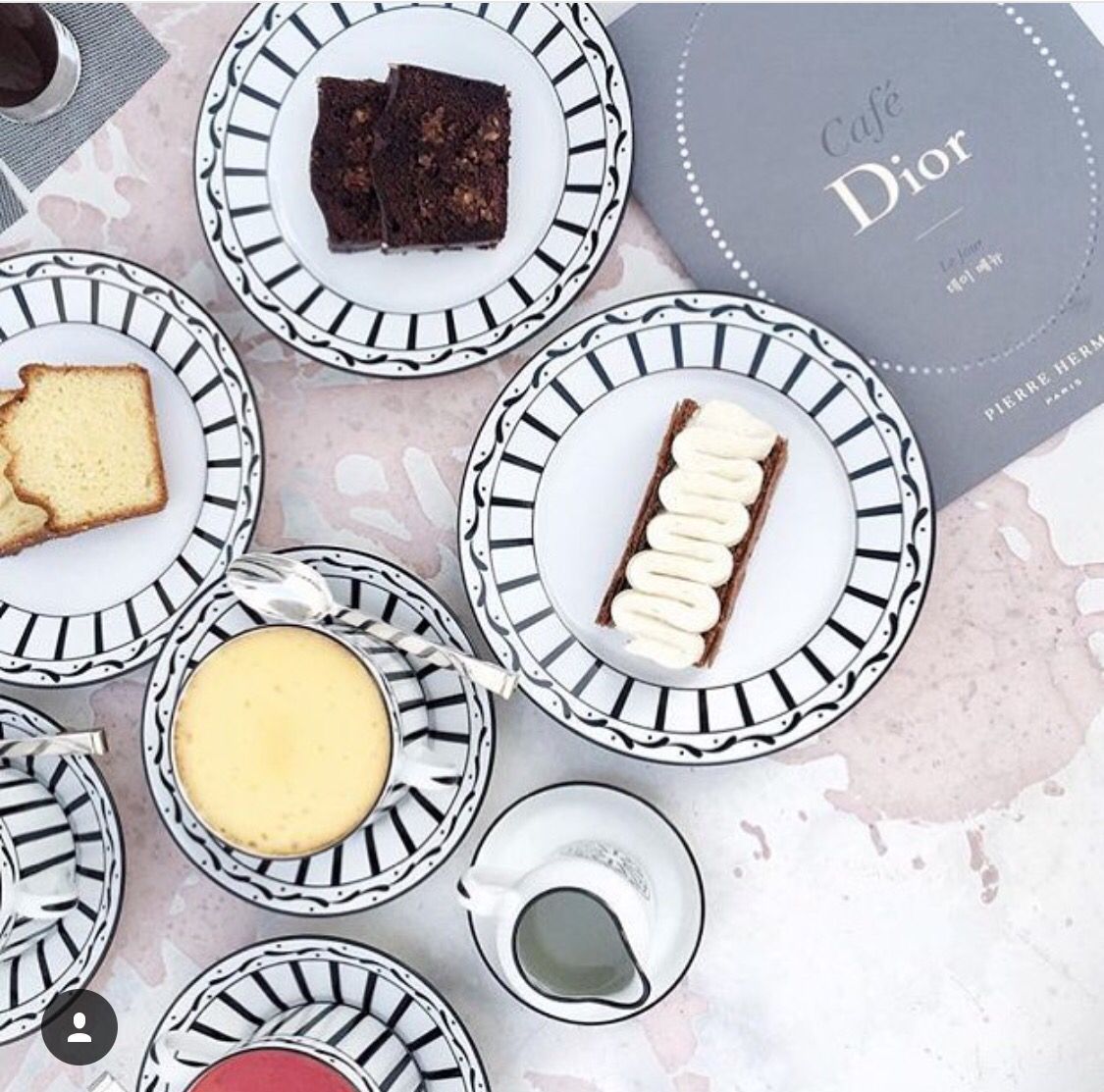 开咖啡馆的小确幸，奢侈品牌也要有