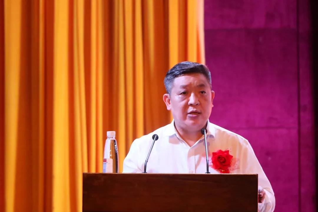 从“碧职院”站开往“前程似锦”站的三段式育人高铁已发车