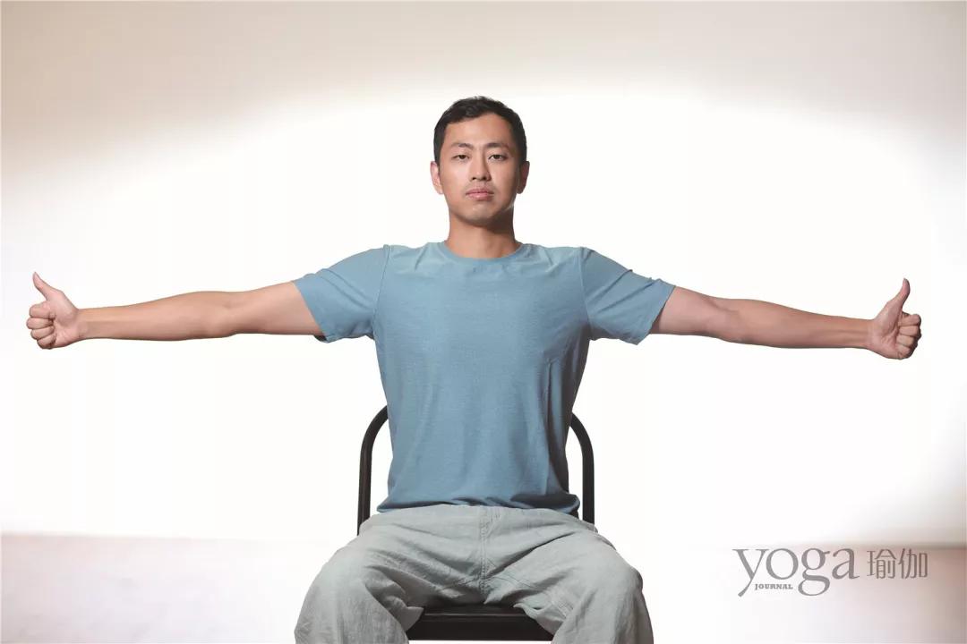 王昱珩水哥眼睛,水哥王昱珩牙齿矫正