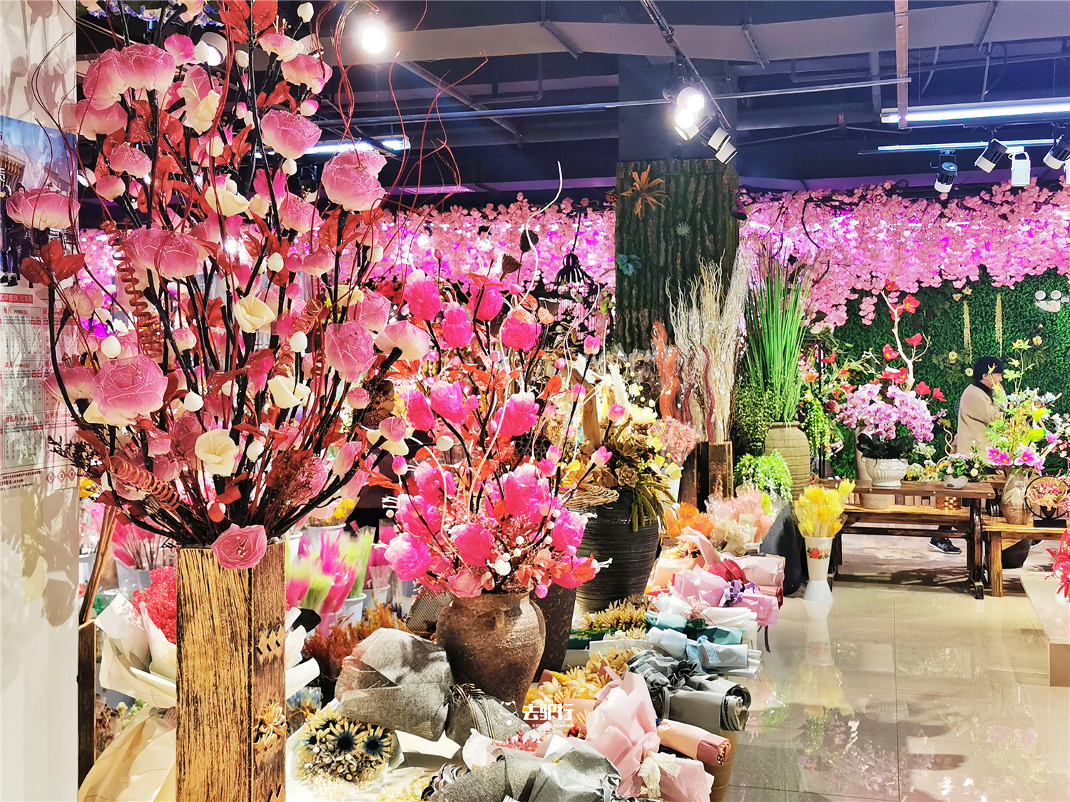 中国最大的鲜花市场，日均交易数百万元，被列为亚洲第一批发市场