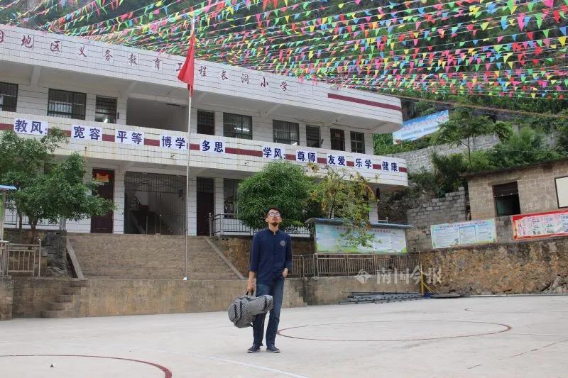 给学生买卫生巾上生理课的男老师在快手上火了！他说：广西山区孩子还需这些东西