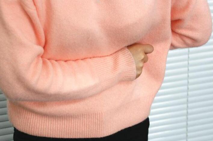 女孩初潮被路人发现,12岁女生初潮带血