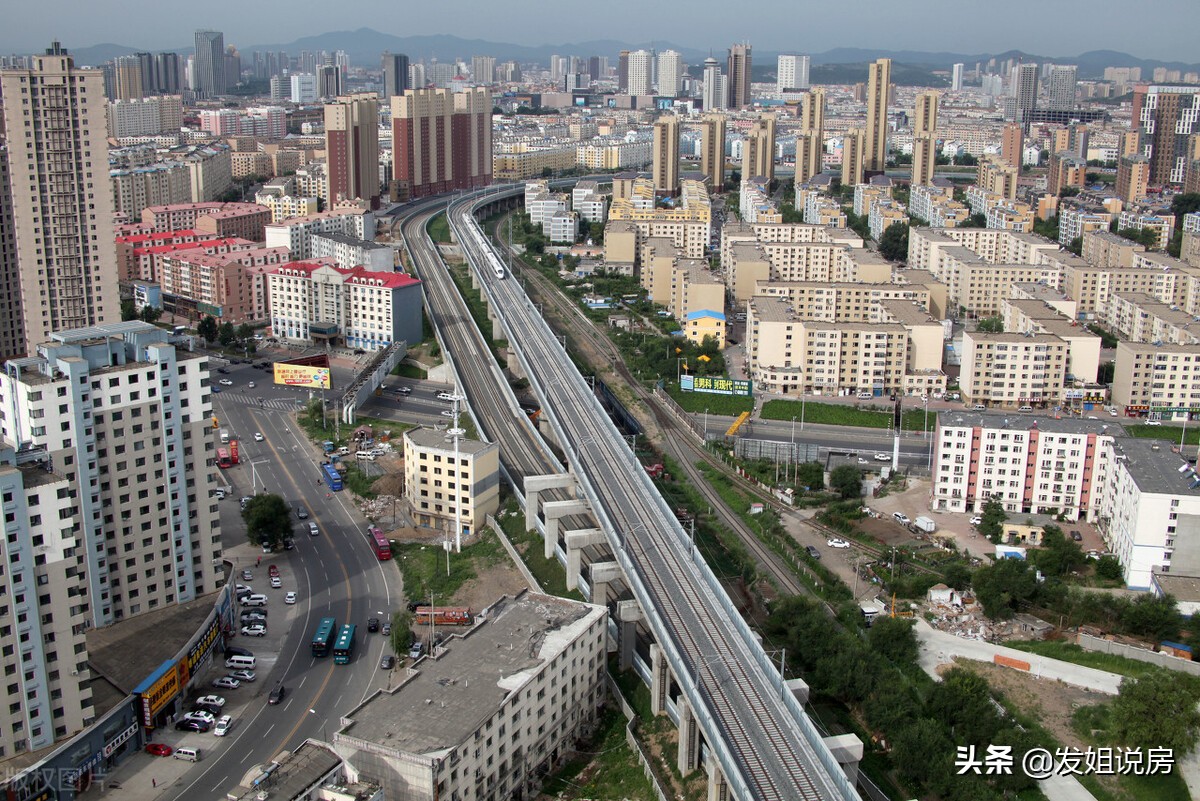 1881个城市命运或将变迁?新规下,高楼停建,道路限宽,限建高铁