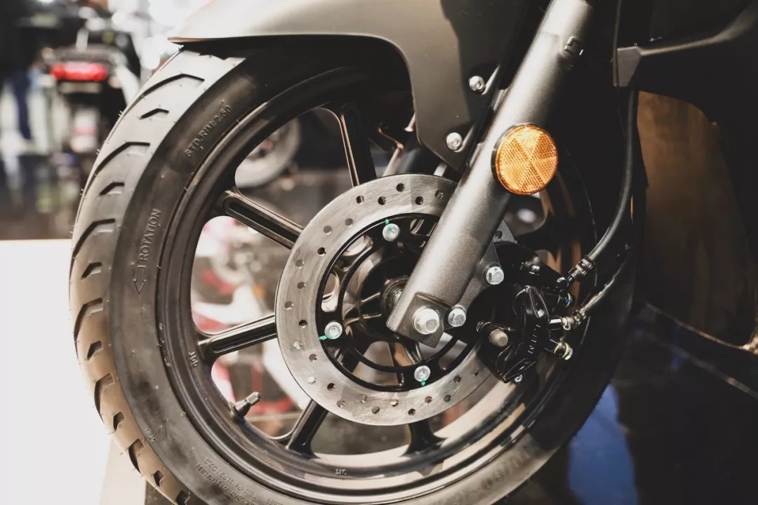 夏天怎么预防电动车爆胎,夏天电动车怎么避免爆胎