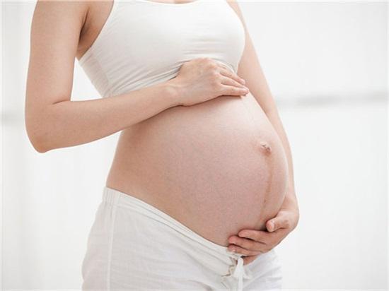 怀孕初乳是溢出来的还是挤出来的,怀孕初乳挤出来了怎么办