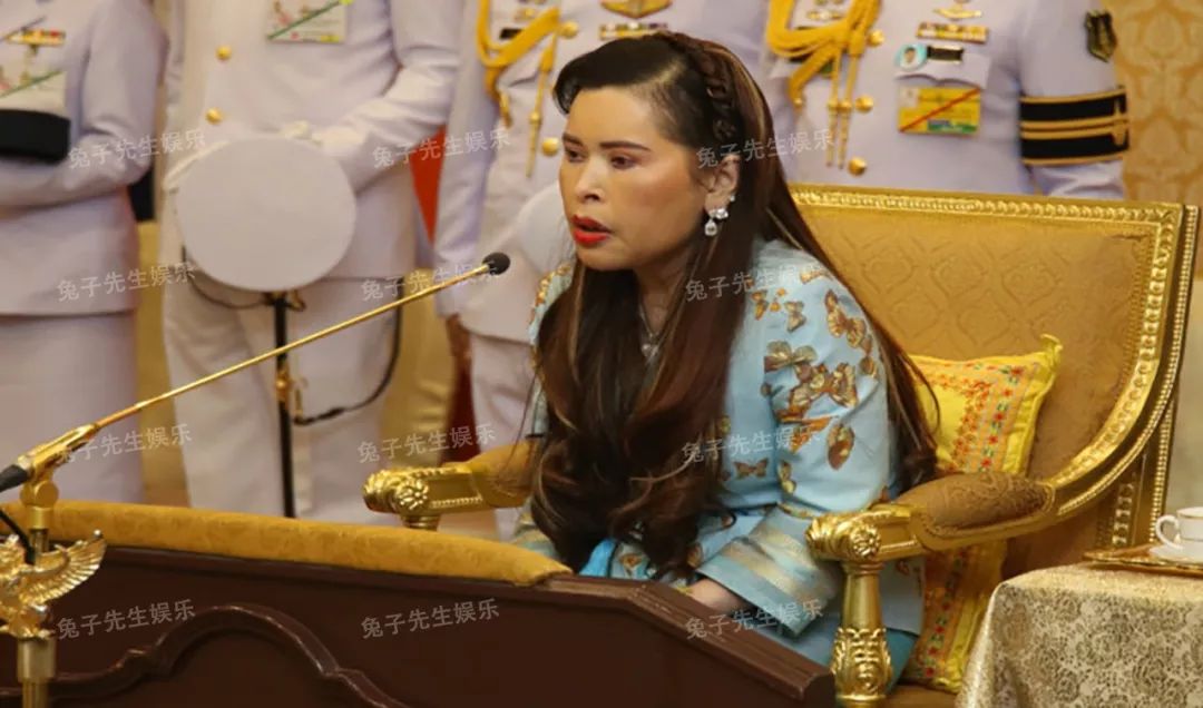 泰国公主皇后穿的高跟鞋,泰国公主60岁