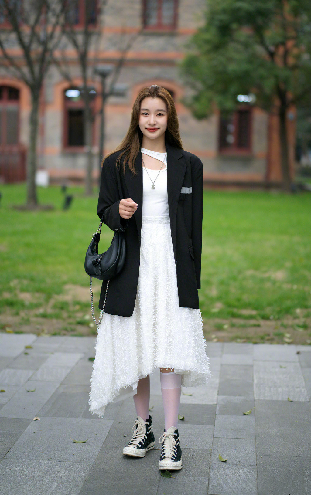 黑色半身长裙配什么上衣好看夏天,40-50岁冬季半身长裙怎么搭配上衣